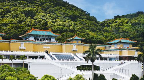 Half-day tour to Taipei Palace Museum + Chiang Kai-shek Memorial Hall + Martyrs' Shrine