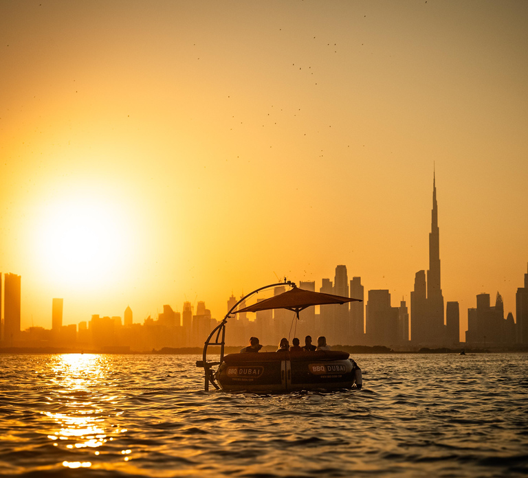 Dubai: Donut Boat Ride with Drinks