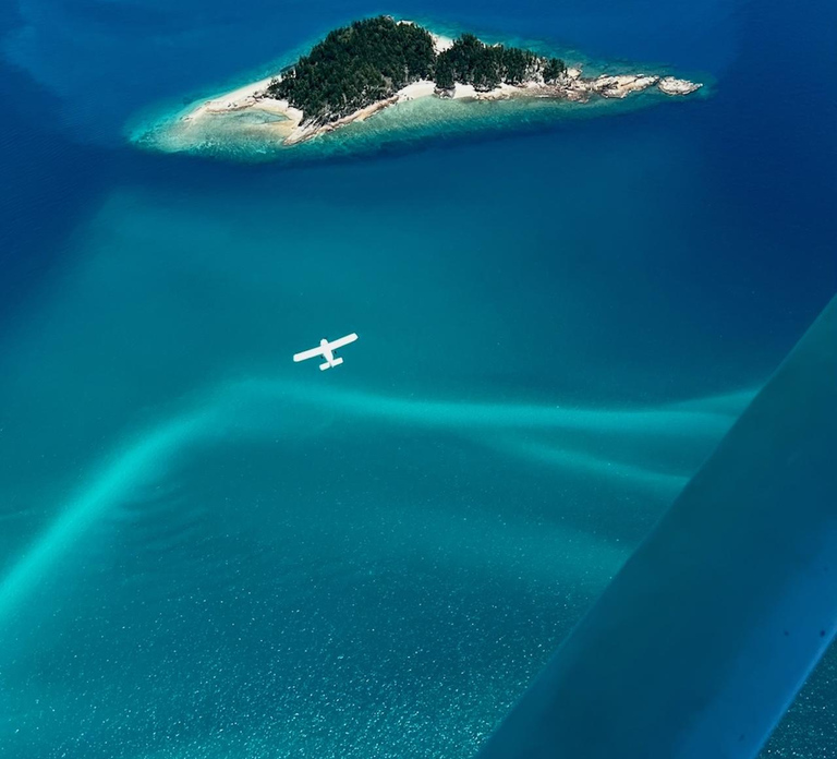 Airlie Beach: Whitsundays & Great Barrier Reef Scenic Flight