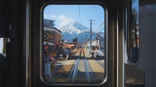 Mt. Fuji Fruit Picking, Lake Kawaguchi Train & Oishi Park 1-Day Tour