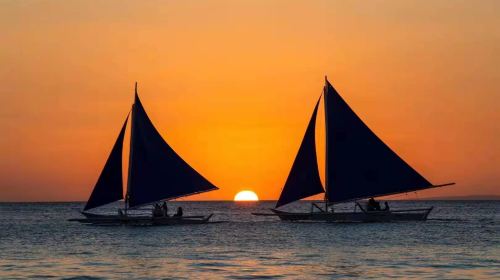Boracay sunset sailing experience – shared boat/private charter – Romantic sailing boat experience