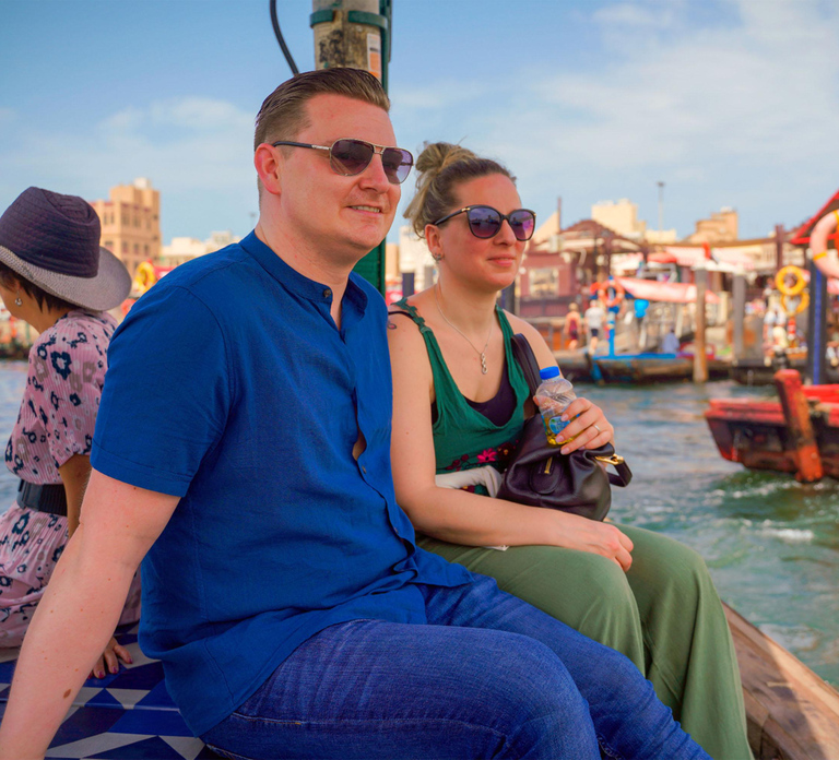 Old Dubai Guided Tour With Photographer: Souks & Street Food