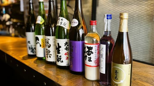 Casual Japanese SAKE tasting and snack experience in Kabukicho Day Tours