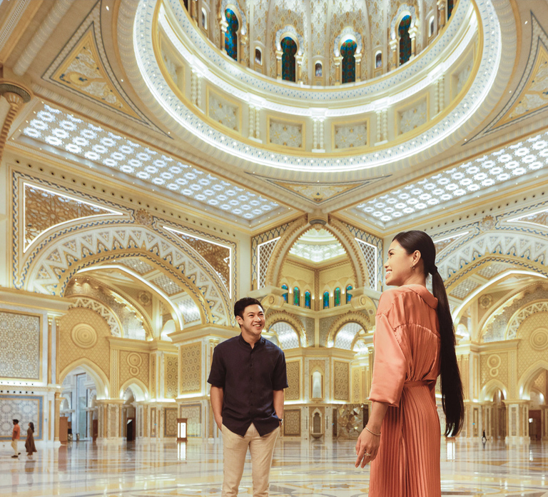 From Dubai: Grand Mosque & Qasr Al Watan Morning Tour