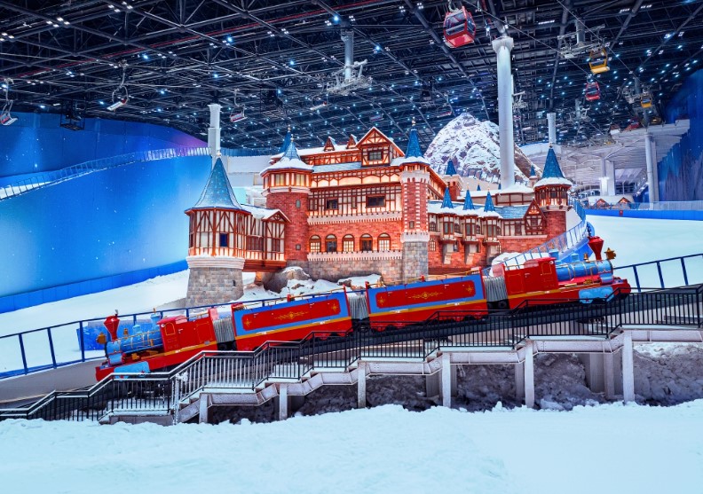 Shanghai L+SNOW Indoor Skiing Theme Resort