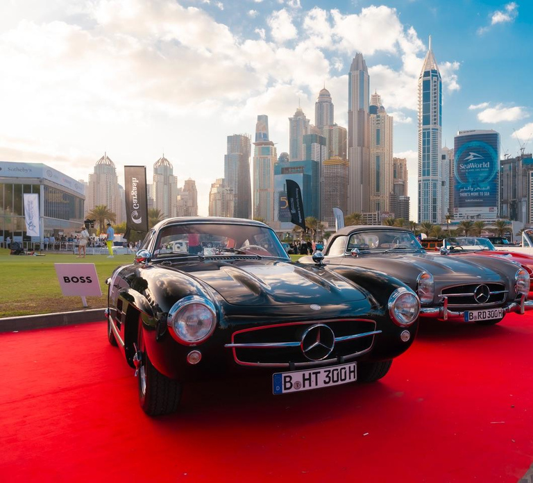 Dubai: Private City Highlights Tour by Vintage Car