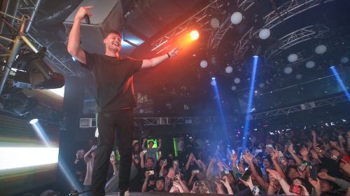 Tokyo Shinjuku Kabukicho: WARP SHINJUKU Nightclub Admission Ticket with Drinks / VIP Package (Exclusive for Foreign Visitors)