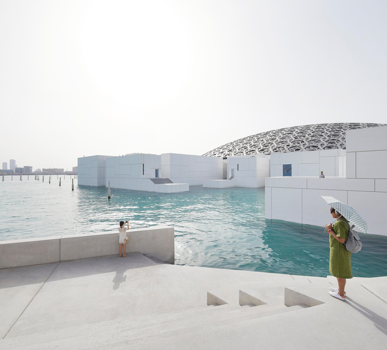 From Dubai: Grand Mosque & Louvre Abu Dhabi Day Tour