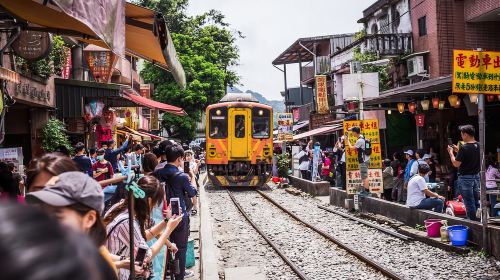 From Taipei: Shifen, Jiufen, and Yehliu Guided Day Trip Day Tours