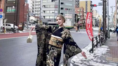 Kyoto Gion Rie Kimono Rental Tokyo Sensō-ji Kimono Experience Photo Shoot Reservation Kiyomizu-dera Temple Professional Photographer Follow-up Photography Portrait Session