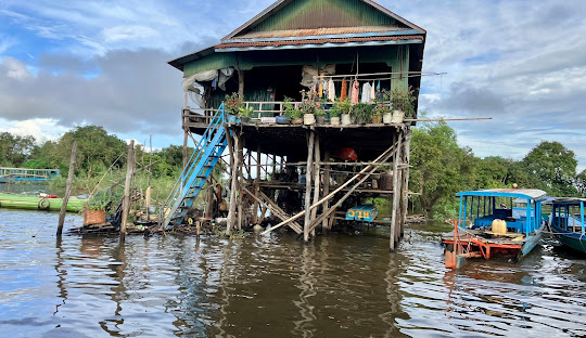Half-day tour at Tonle Sap with Free local Foot Reflexology
