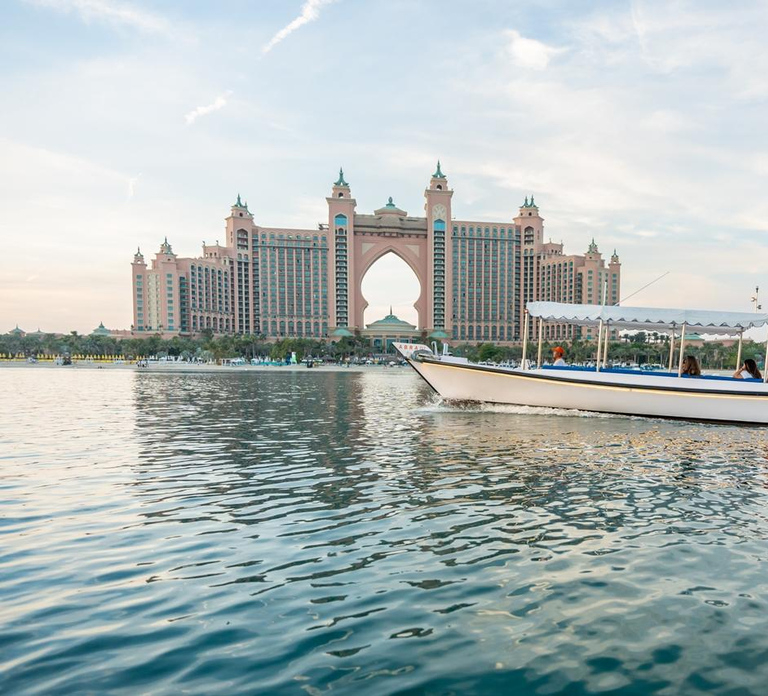 Dubai: Abra Boat Tour in Atlantis, Palm, Ain Dubai & Marina