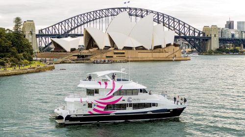 Sydney: Sydney Harbor Lunch Cruise with Welcome Drink Day Tours