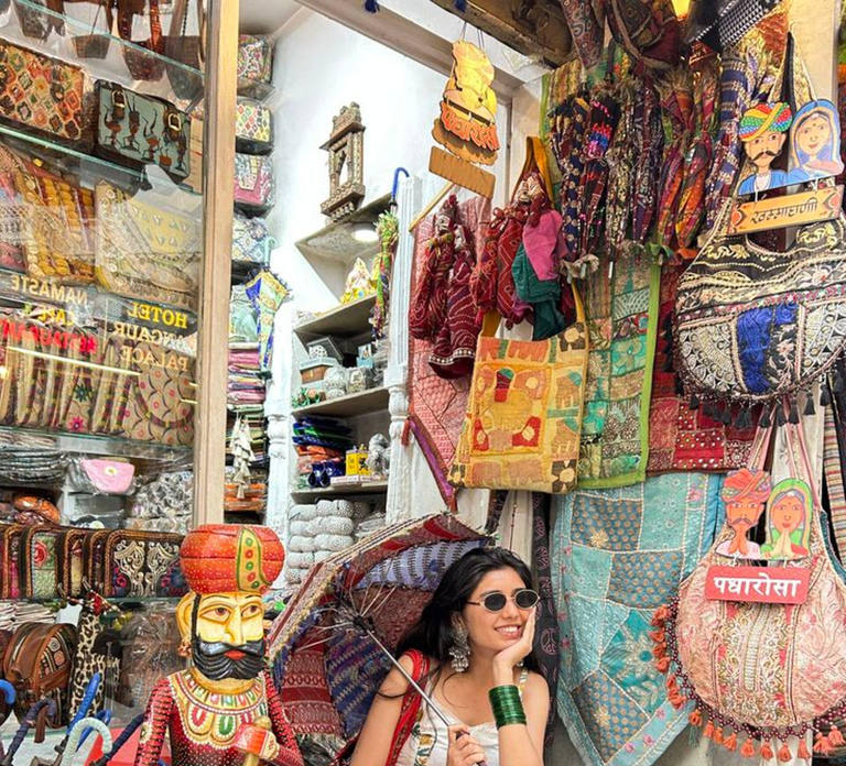 Delhi: Guided Shopping Tour Experience with Female Expert