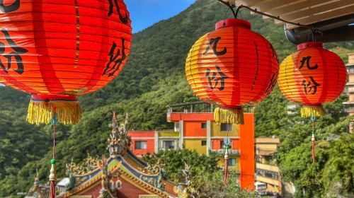 Classic shared day tour to Taipei 101 + Jiufen at night with free bubble tea included