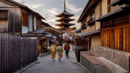 Luxury Small Group: Fushimi Inari, Kinkaku-ji, Ninenzaka & Kiyomizu-dera