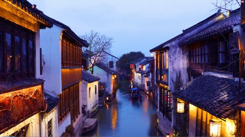 Suzhou Night Tour Must-Do – Zhouzhuang Ancient Town & 'Only Zhouzhuang' Performance