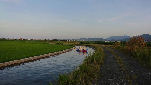 1-hour kayaking at Dongshan River Water Park – Yilan – Golden River Rice Paddies Canoeing Experience