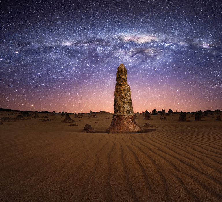 From Perth: Pinnacles Sunset and Stargazing Tour with Dinner