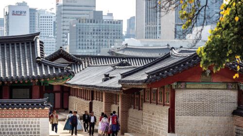 Seoul ancient capital stroll – Gyeongbokgung Palace & Bukchon Hanok Village immersive experience