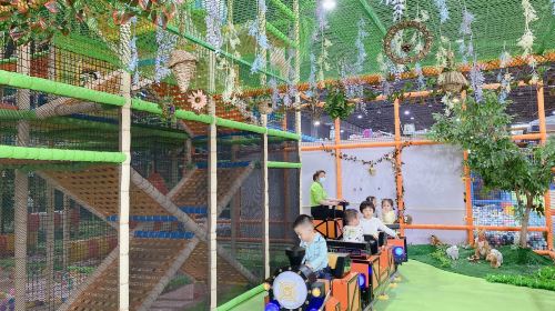 Xinglifang Bengchuang Theme Park