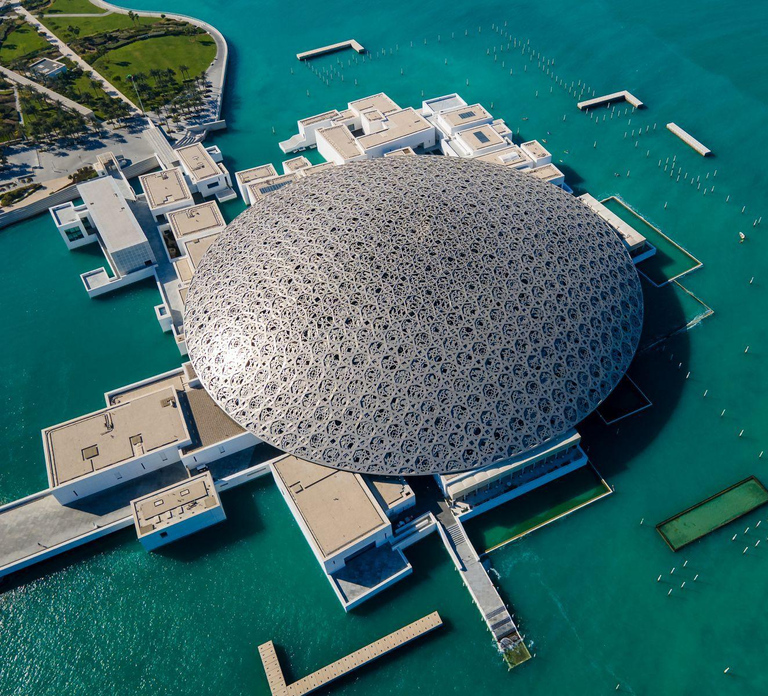 From Dubai: Abu Dhabi Grand Mosque & Louvre Museum Full-Day