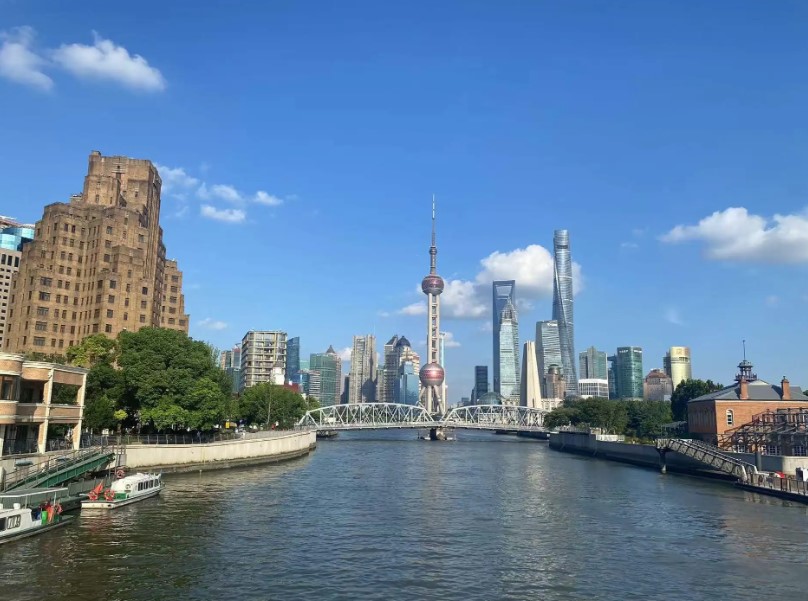 Exploring Old Shanghai by Electric Scooter: The Bund, Suzhou River & Old Town (Small Group Tour)