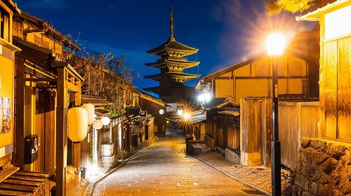 Kyoto Gion Night Walk: Sake, Secret Alleys & Geisha District Day Tours