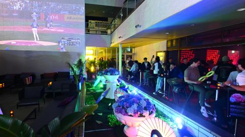 Osaka Dotonbori Night Tour – GIRAFFE NIGHTCLUB Admission Ticket