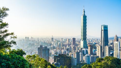 Taipei Classic Landmarks 1-Day Tour: Palace Museum, CKS Memorial Hall & Longshan Temple