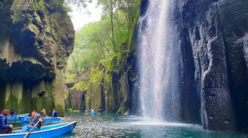 1-day tour to Kyushu Miyazaki Takachiho Gorge with cruise, Kumamoto Aso volcano and Kusasenri