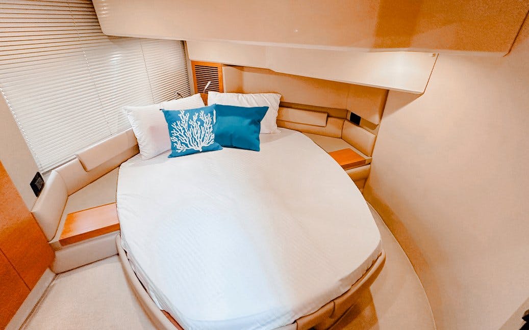Private Luxury Yacht Rental from Dubai Marina - Groups up to 12