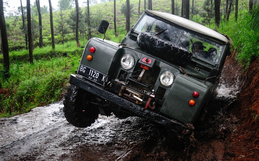 Fun Offroad Ciwidey Bandung – Land Rover Tea Plantation Adventure