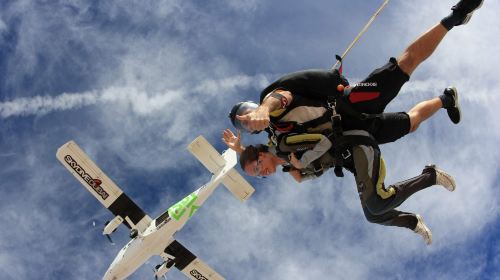Skydiving Experience in Dubai 97938