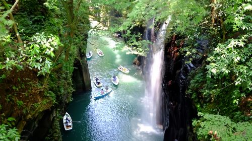 Kyushu Takachiho Gorge Day Tour – Forest Blessing on the Sky Train & Exploring Amanoyasukawara