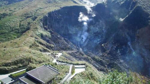Beitou Geothermal Valley, Yangmingshan Scenic Area, and Yehliu Day Tour (Hotel Pickup) Day Tours