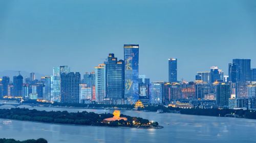 Hunan Museum + Orange Isle + Yuelu Academy + Autumn-Admiring Pavilion Changsha Pure Play Small Group 1-day Tour