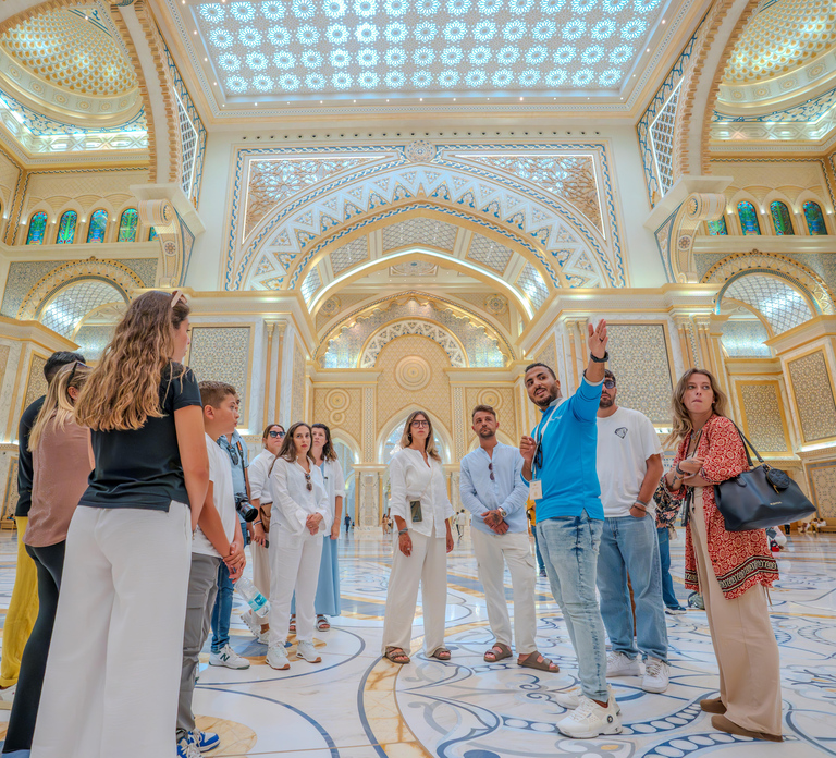 Dubai: Abu Dhabi Day-Trip Grand Mosque, Royal Palace & Lunch