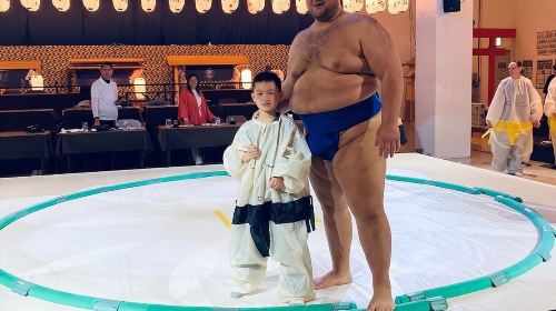 Up-Close Sumo Experience at Ochi Stable: Wear Kimono in Osaka