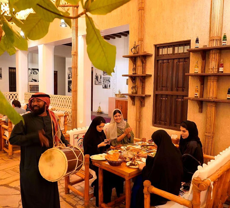 Old Dubai: Premium Historic Tour with Breakfast at Al Khayma
