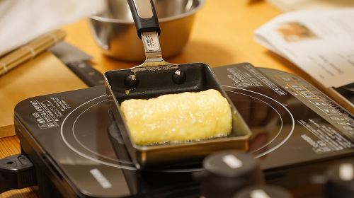 3-Hour Small-Group Sushi Making Class in Tokyo