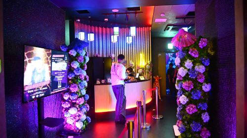 Osaka Dotonbori Night Tour – GIRAFFE NIGHTCLUB Admission Ticket