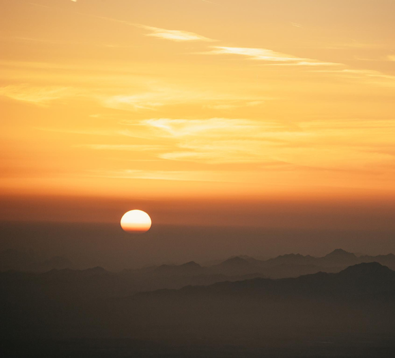 Dubai: Sunrise Balloon Flight with Camel Ride & Breakfast