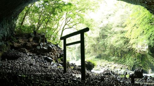 1-day tour to Kamishikimi Kumanoimasu Shrine, Takachiho Gorge, and Amanoiwato Shrine Nishi Hongu in Miyazaki, Japan