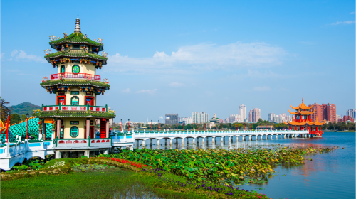 Kaohsiung Fo Guang Shan Buddha Memorial Hall + Lotus Pond + Qishan Old Street + Pier-2 + Xiziwan 1-day tour