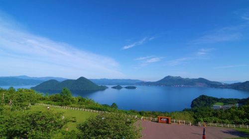 Hokkaido Day Tour: Noboribetsu, Mt. Usu, Lake Toya & Lake Shikotsu