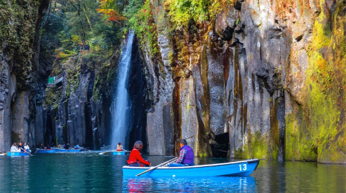 Kyushu Day Tour: Takachiho Gorge Boat Ride, Aso Volcano & Kusasenri (Optional Cruise & Lunch)