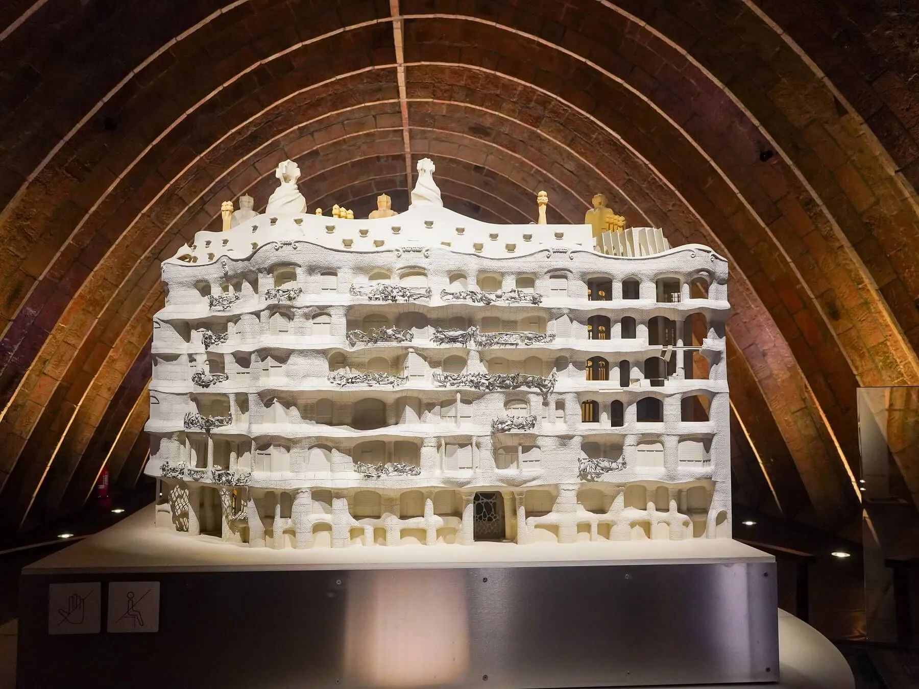 Fast Track la Casa Mila Guided Tour