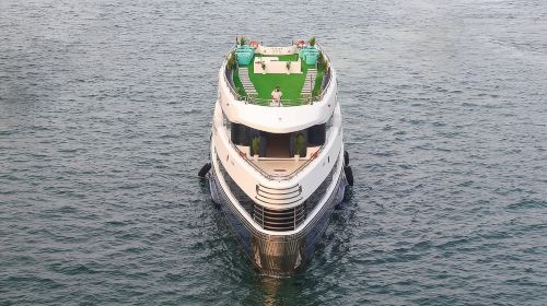 ROSE ROYALE Abu Dhabi Luxury Mega Yacht Buffet/Includes Soft Drinks/Unlimited Alcohol Option/VIP Package Priority Boarding Transport Passes