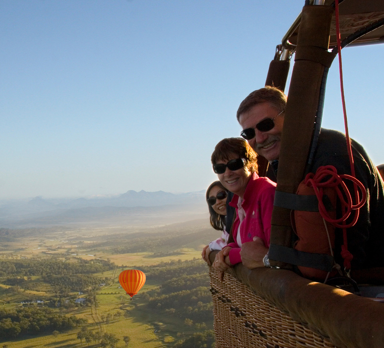 Gold Coast: Hot Air Balloon Flight, Sparkling Wine & Photos